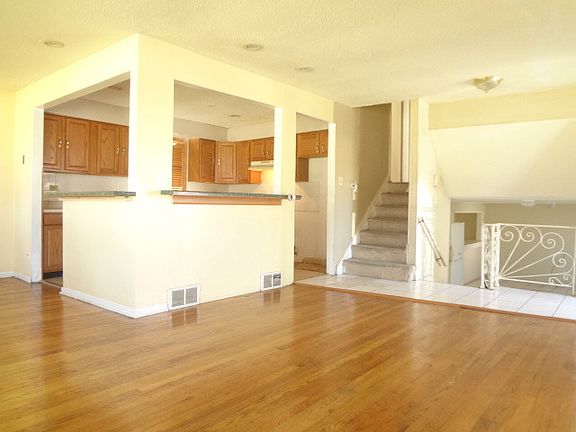 3rd image of 1350 Burnham Ave
