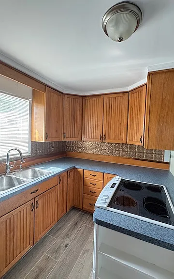 1818 Rhonda St — Photo 12