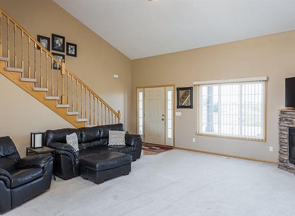 3rd image of 607 Mallard Pointe Dr NW