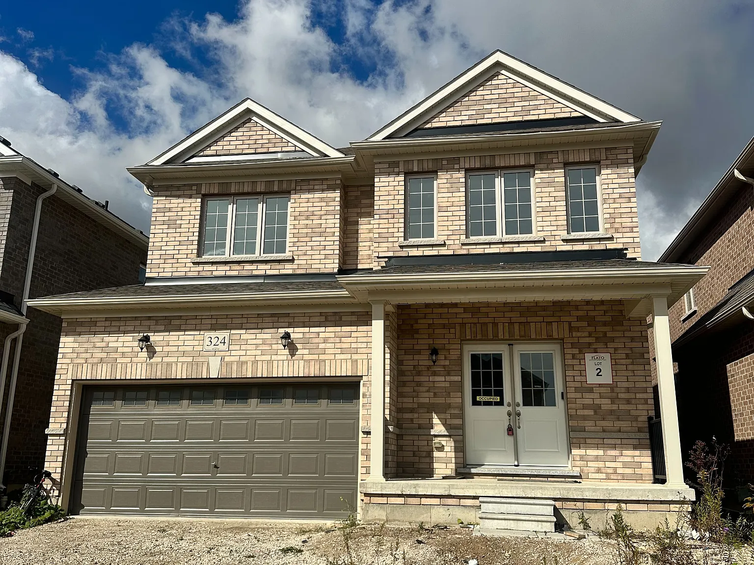 4 bed, $2,350 — Photo 1