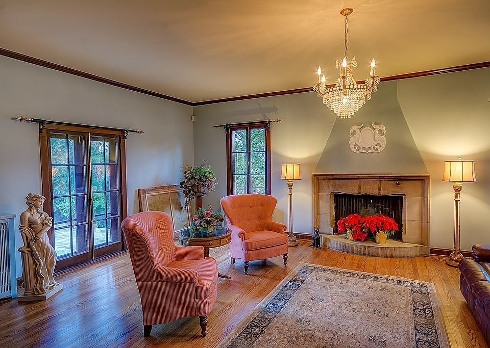 555 W 11th St, Dubuque, IA 52001 Zillow