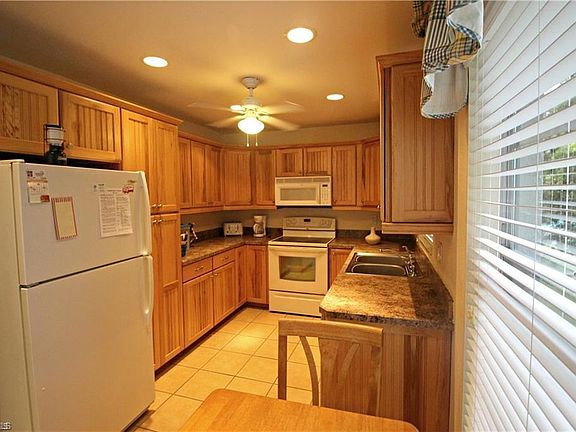 3rd image of 6844 Sandtrap Dr APT 4