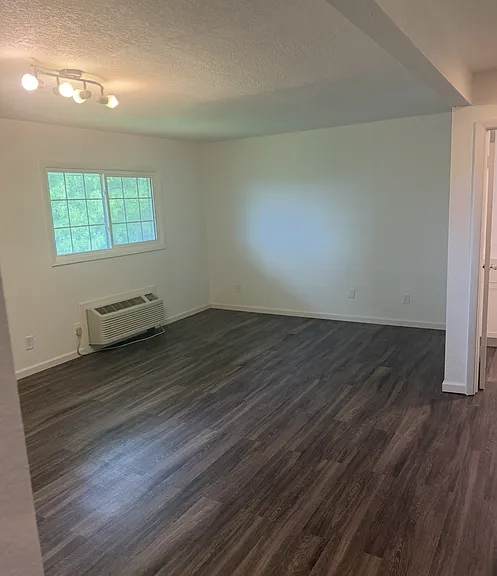 1416 Gilbert St — Photo 3