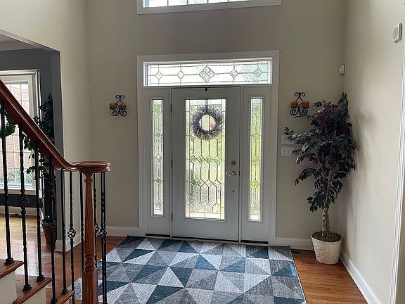 3rd image of 6165 Holly Ct