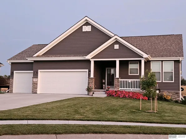 2307 Acorn Dr, Plattsmouth, NE 68048