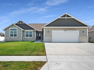 3319 SW 44th St, Topeka, KS 66610