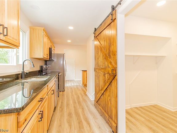 4th image of 9856 Dupont Dr
