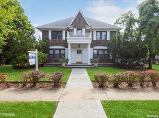 1 Iris St, Cedarhurst, NY 11516