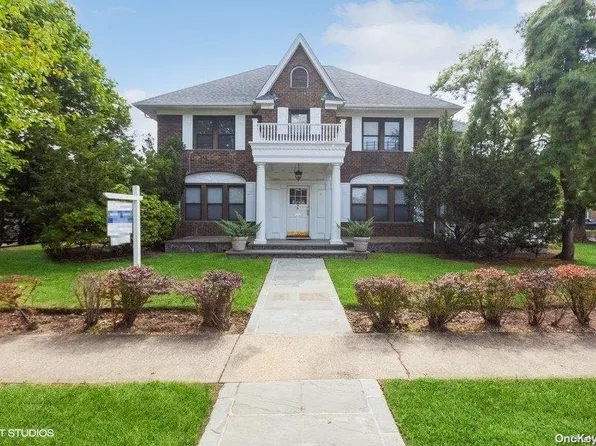 1 Iris Street, Cedarhurst, NY 11516