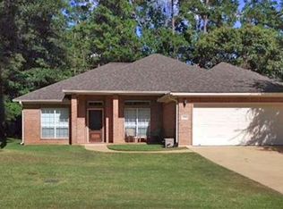 1915 E Lake Dr, Huntsville, TX 77340