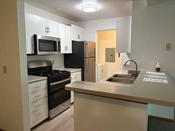 4th image of 2429 S Park Ln #2429