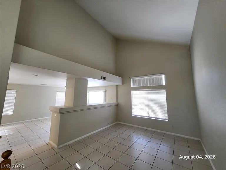 8236 W Rochelle Ave — Photo 2