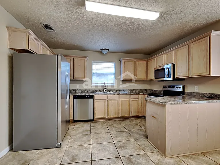 955 Aaron Dr — Photo 3
