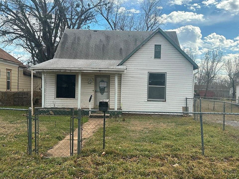 1st image of 104 W Texas Ave