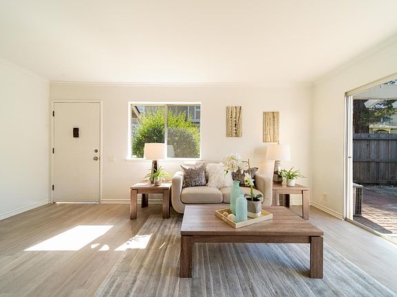 4th image of 2263 Warfield Way Unit A