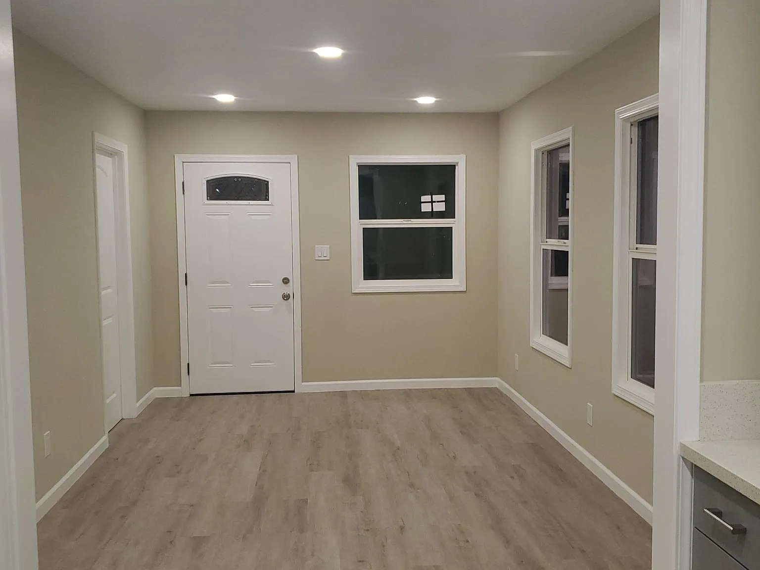 2 bed, 800 sqft, $2,995 — Photo 2