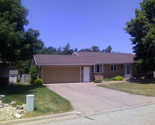 1st image of 755 52nd Ave
