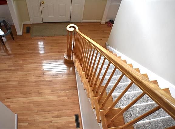 4th image of 131 Walker Dr