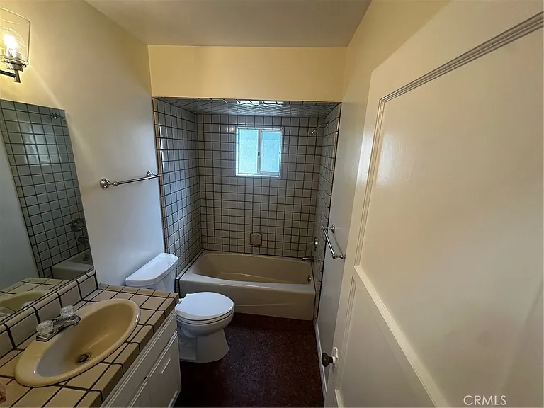 2151 N Altadena Dr — Photo 19