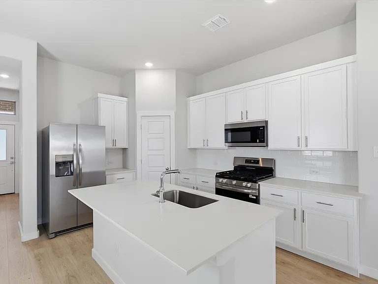 508 Green Grass Dr — Photo 6