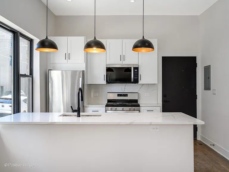 846 N Ashland Ave — Photo 5