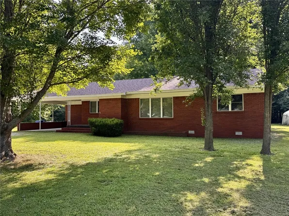1350 S Lake Sequoyah Dr, Fayetteville, AR 72701