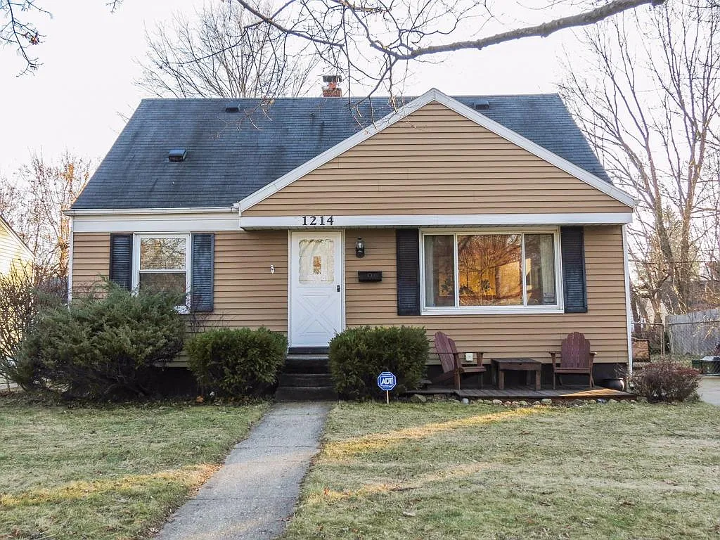 1214 Lester Ave photo 1