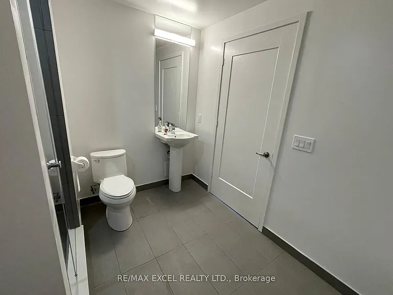 60 Princess St #914 — Photo 29