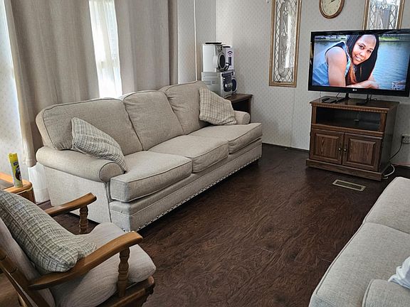 2nd image of 708 Spanish Moss Dr
