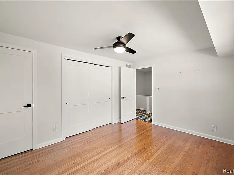 975 N Old Woodward Ave — Photo 26