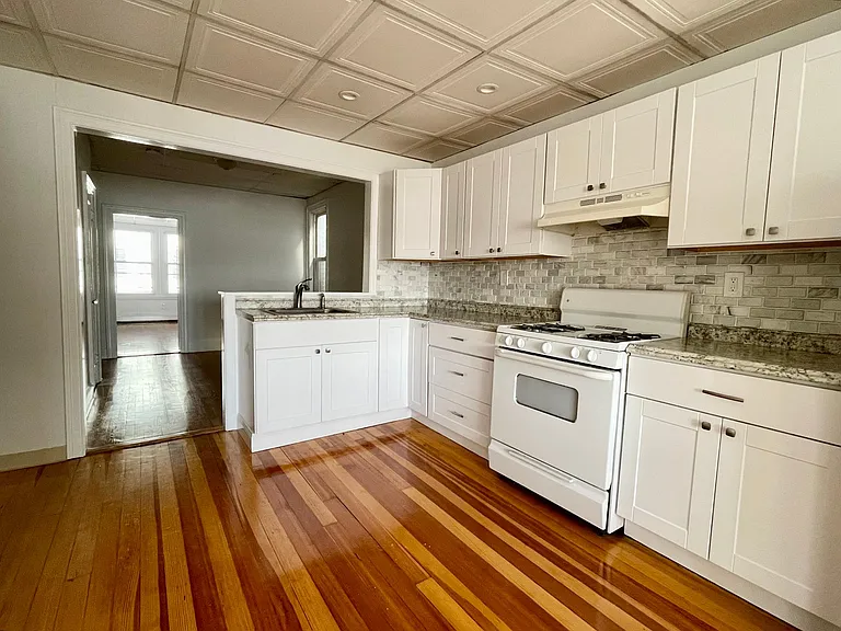 249 Webster St #3 — Photo 4