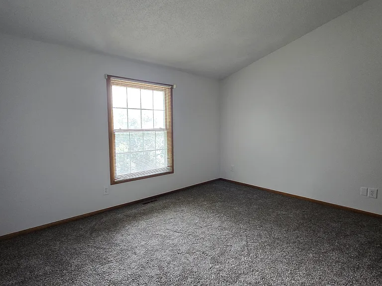 2303 Grange Ave N — Photo 17