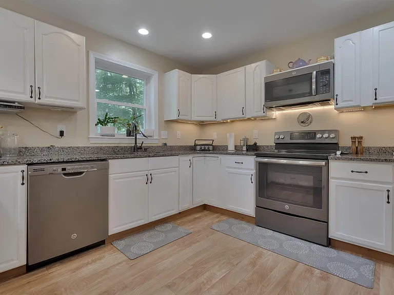 77 Barkers Pond Rd — Photo 4