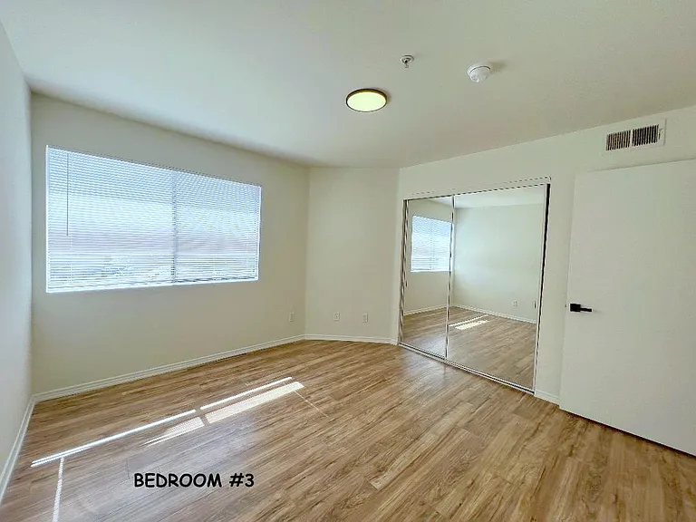 462 Hawthorne St #6 — Photo 9