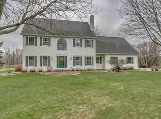 W9270 Hunters Rd, Hortonville, WI 54944