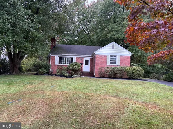 7105 Eastman Dr, Falls Church, VA 22043
