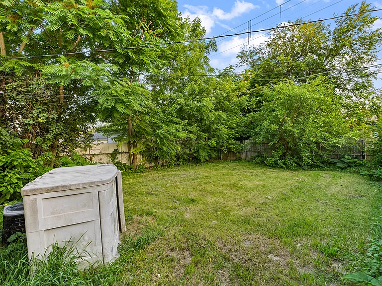 929 White Ave — Photo 25