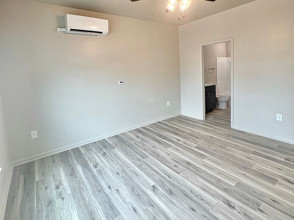 1-Bedroom, 915 sq ft