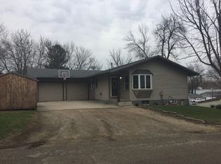 120 2nd St SW, Glenville, MN 56036