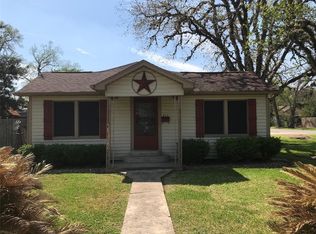 211 N Fig St, Sweeny, TX 77480
