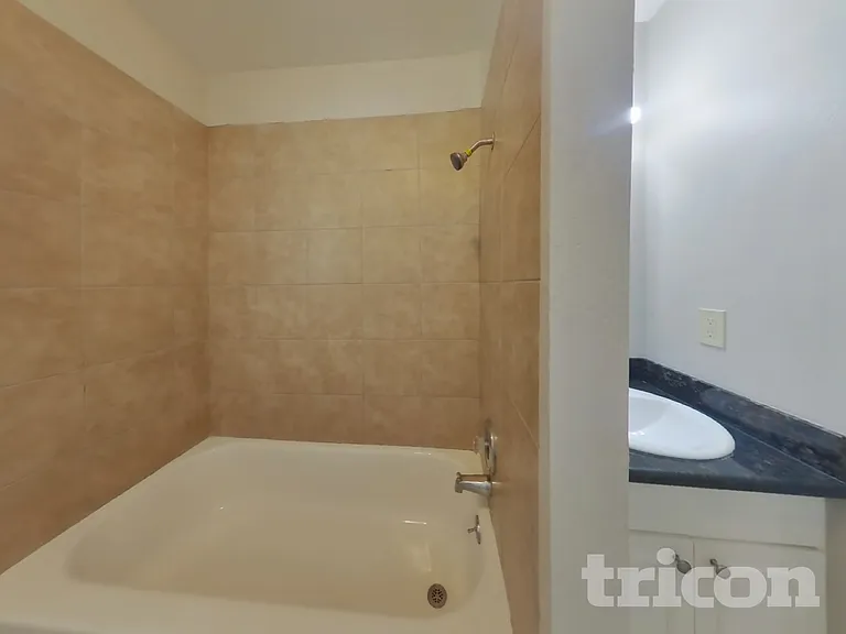 573 Laurel St — Photo 12