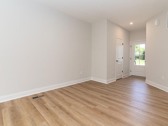 3rd image of 2636 Timberside Dr