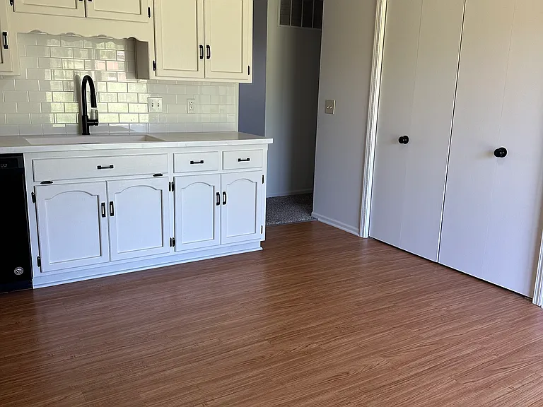 1110 Jeff Cir #1110 — Photo 7