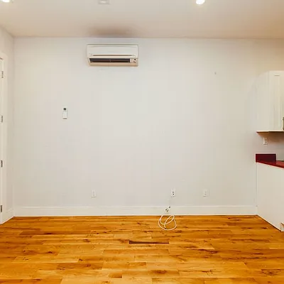 Rented by Nooklyn NYC LLC | media 4