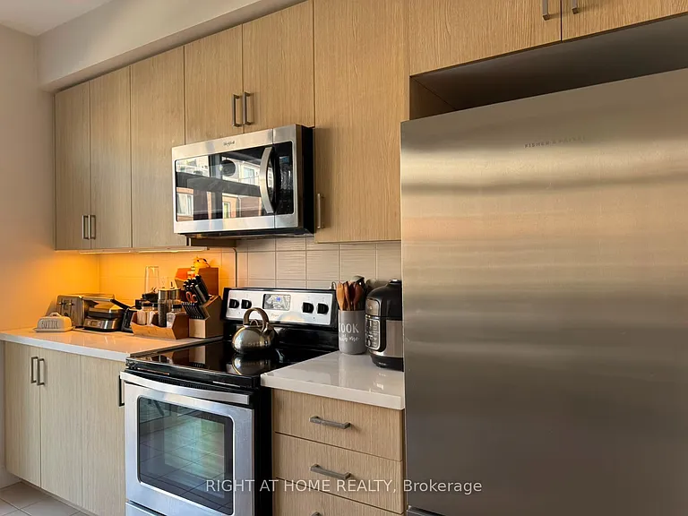 31 Edward Horton Cres — Photo 3