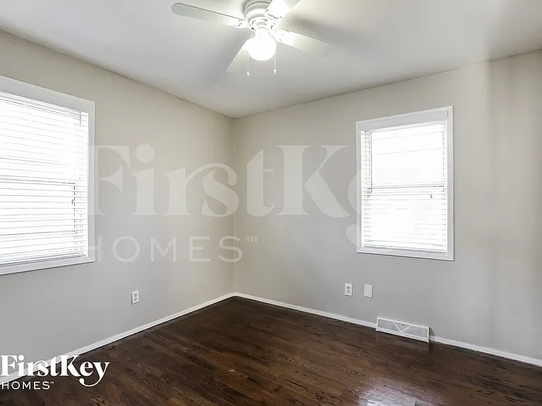 5128 N Palmer Ave — Photo 11