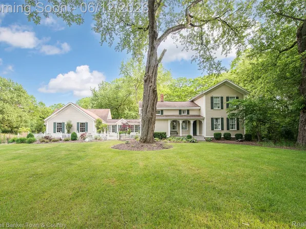 10196 Faussett Rd, Fenton, MI 48430
