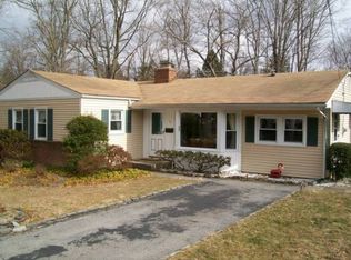 15 Clovebrook Rd, Valhalla, NY 10595