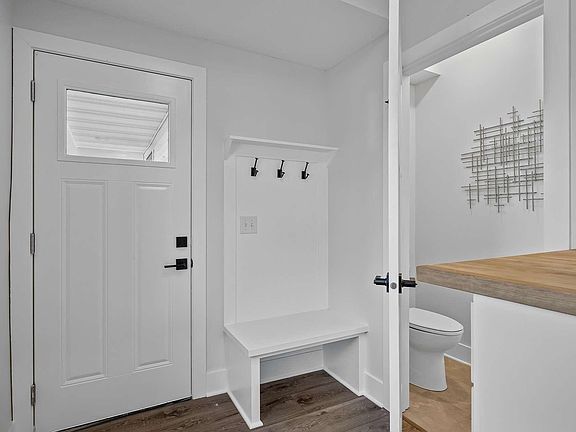 4th image of 405 13th Ave N #405