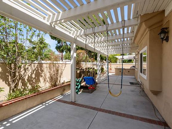 2nd image of 3888 Meadow Park Ln
